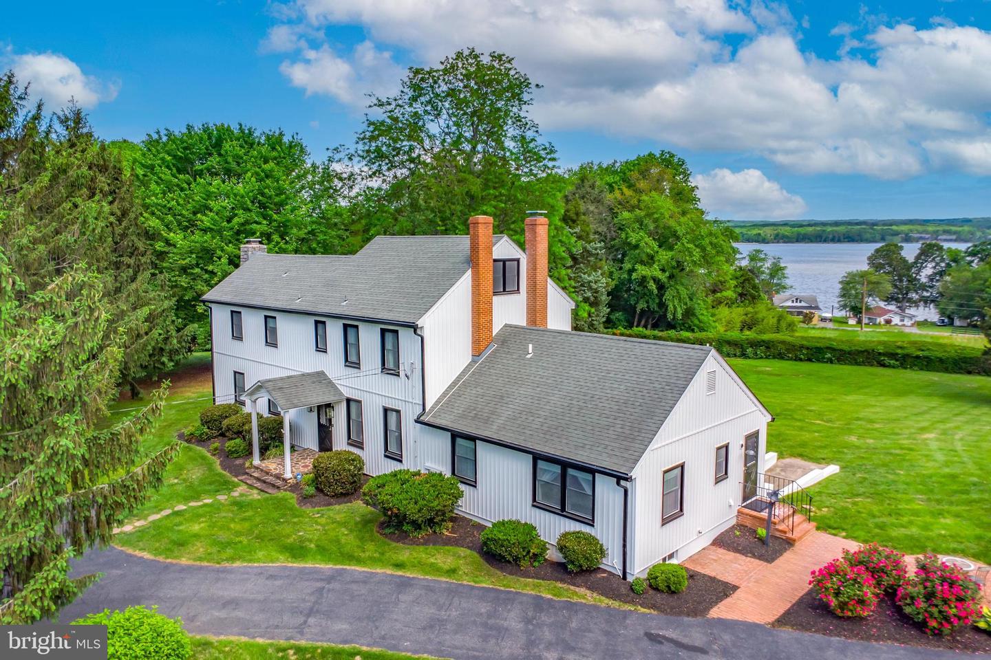 65 Hillcrest Ln