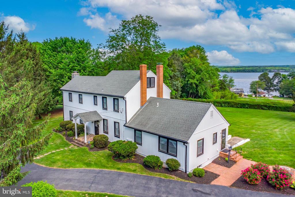 65 Hillcrest Ln