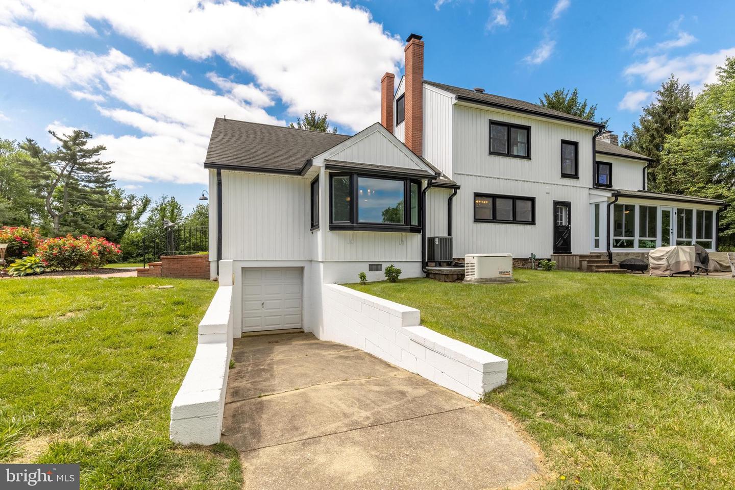 65 Hillcrest Ln