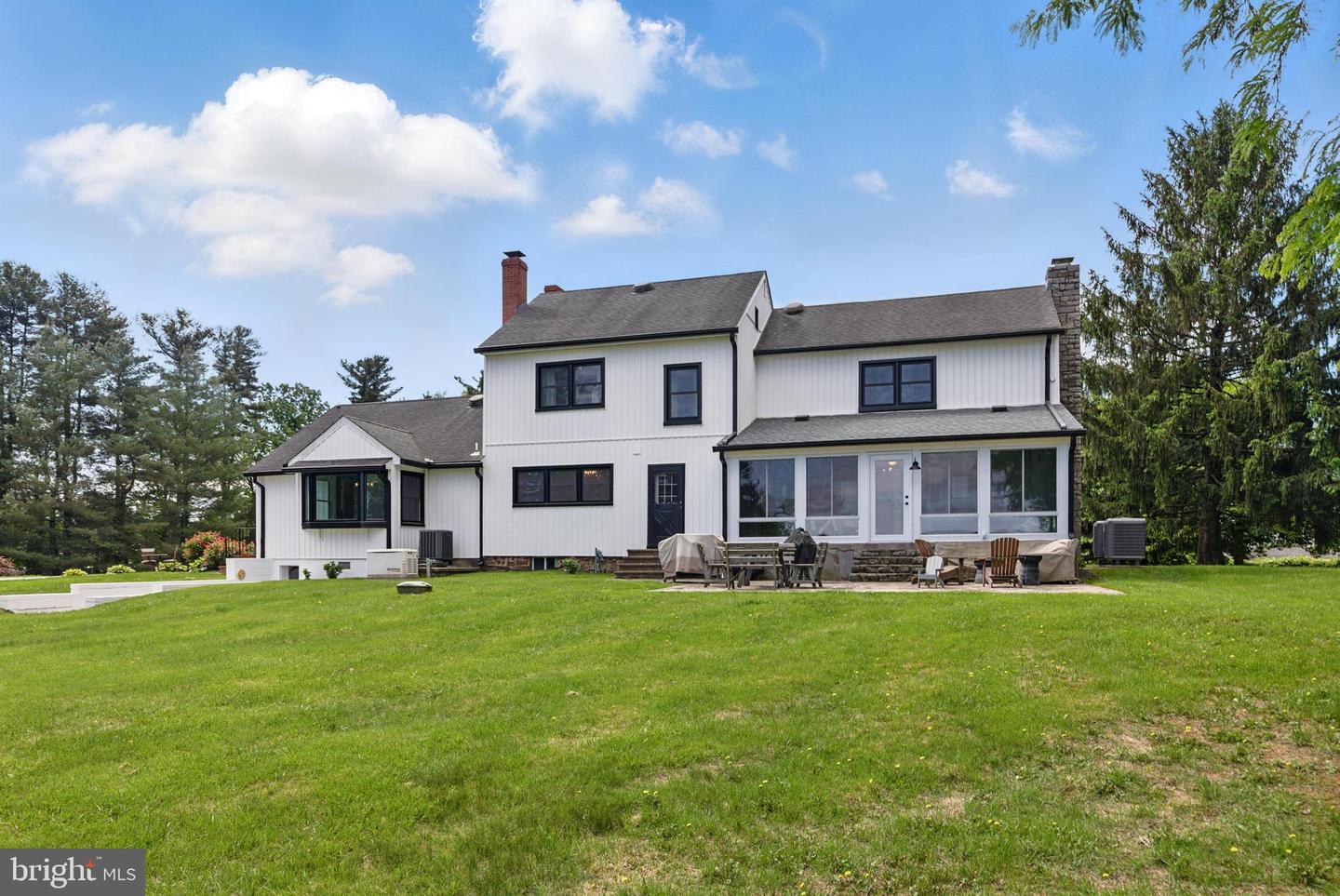 65 Hillcrest Ln
