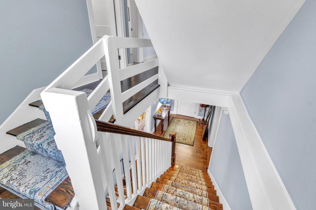 65 Hillcrest Ln