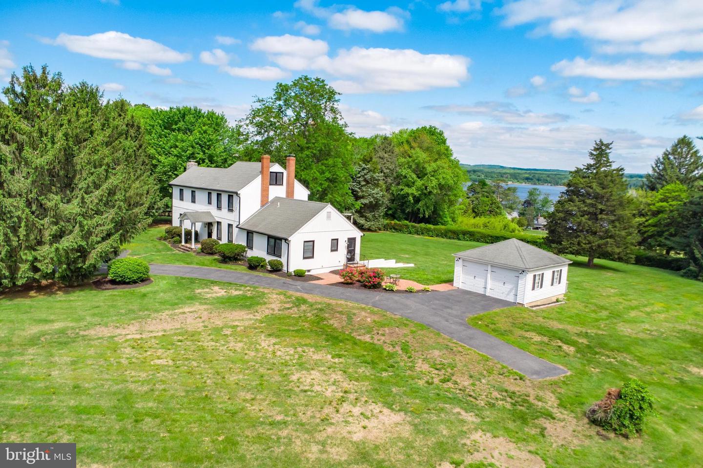 65 Hillcrest Ln