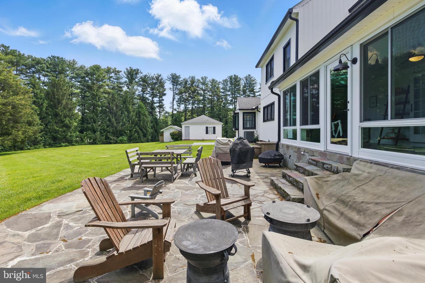 65 Hillcrest Ln