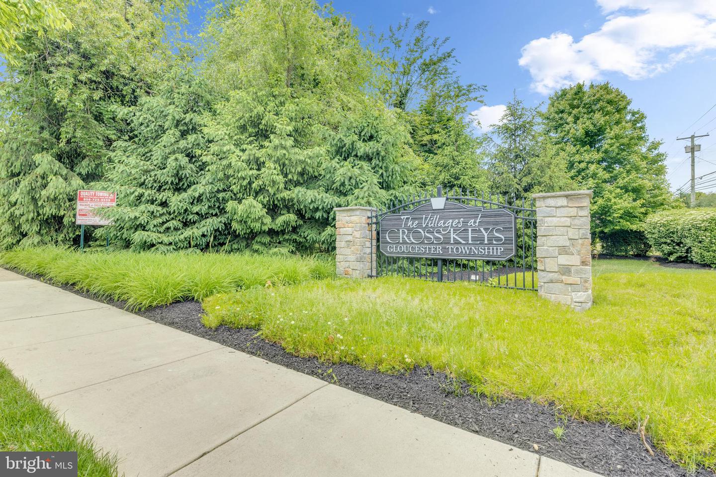 87 Village Green Ln