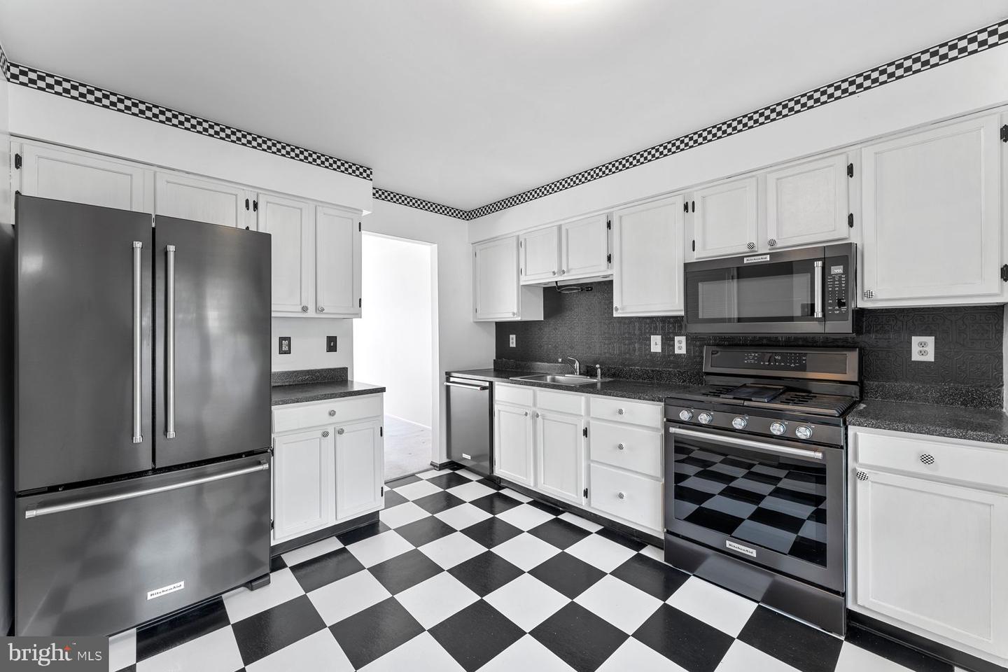 9 Carlyle Ct
