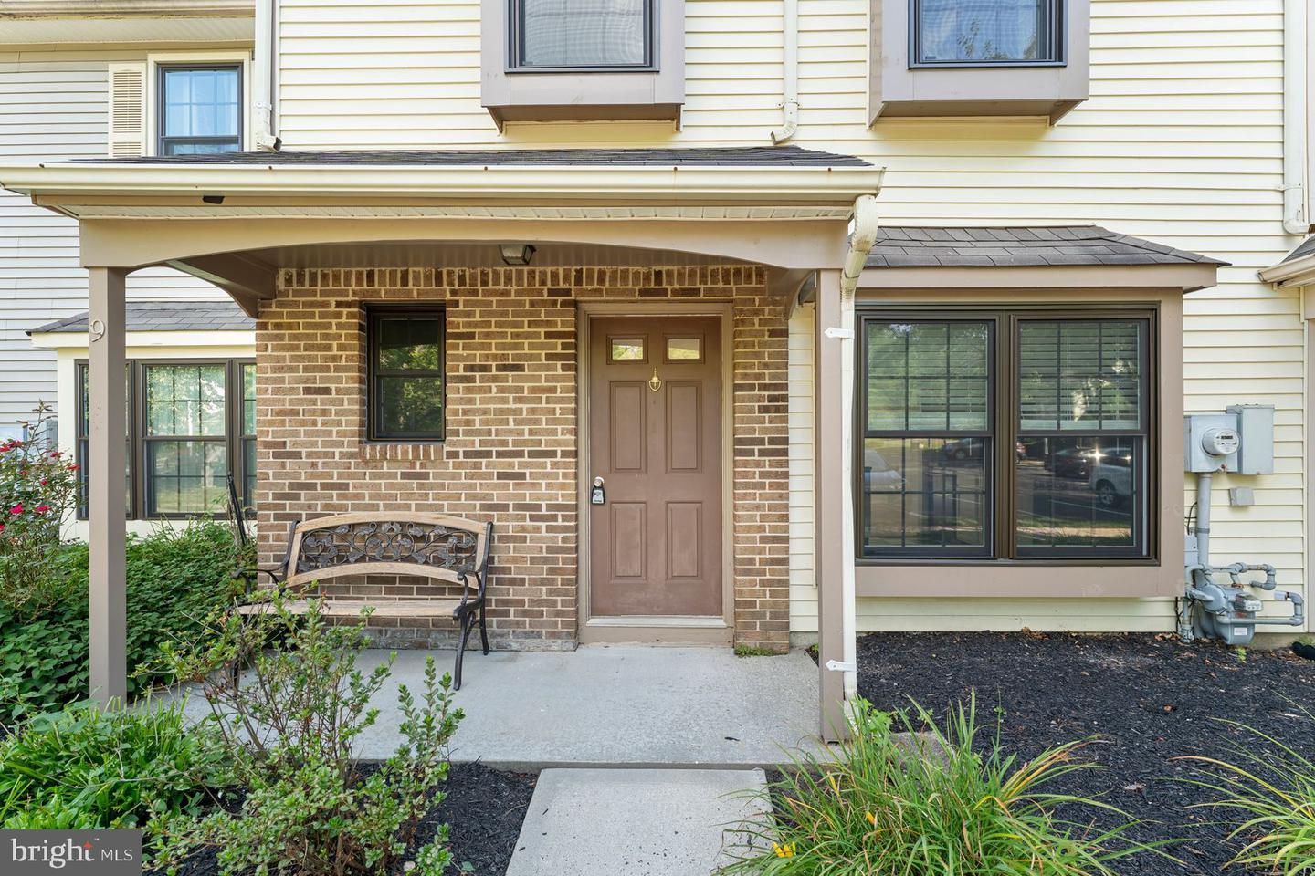 9 Carlyle Ct
