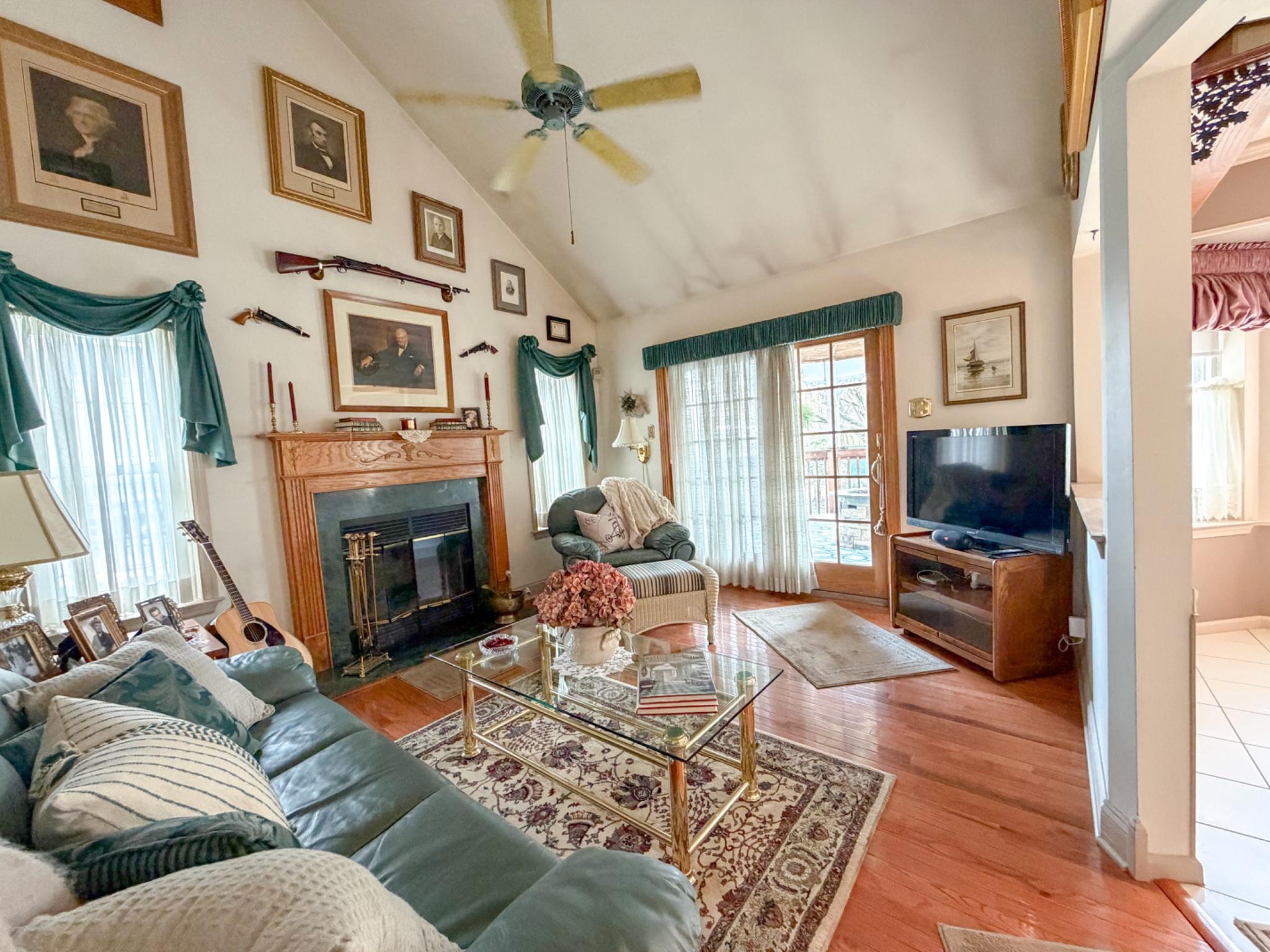 40 GREEN MEADOW DRIVE