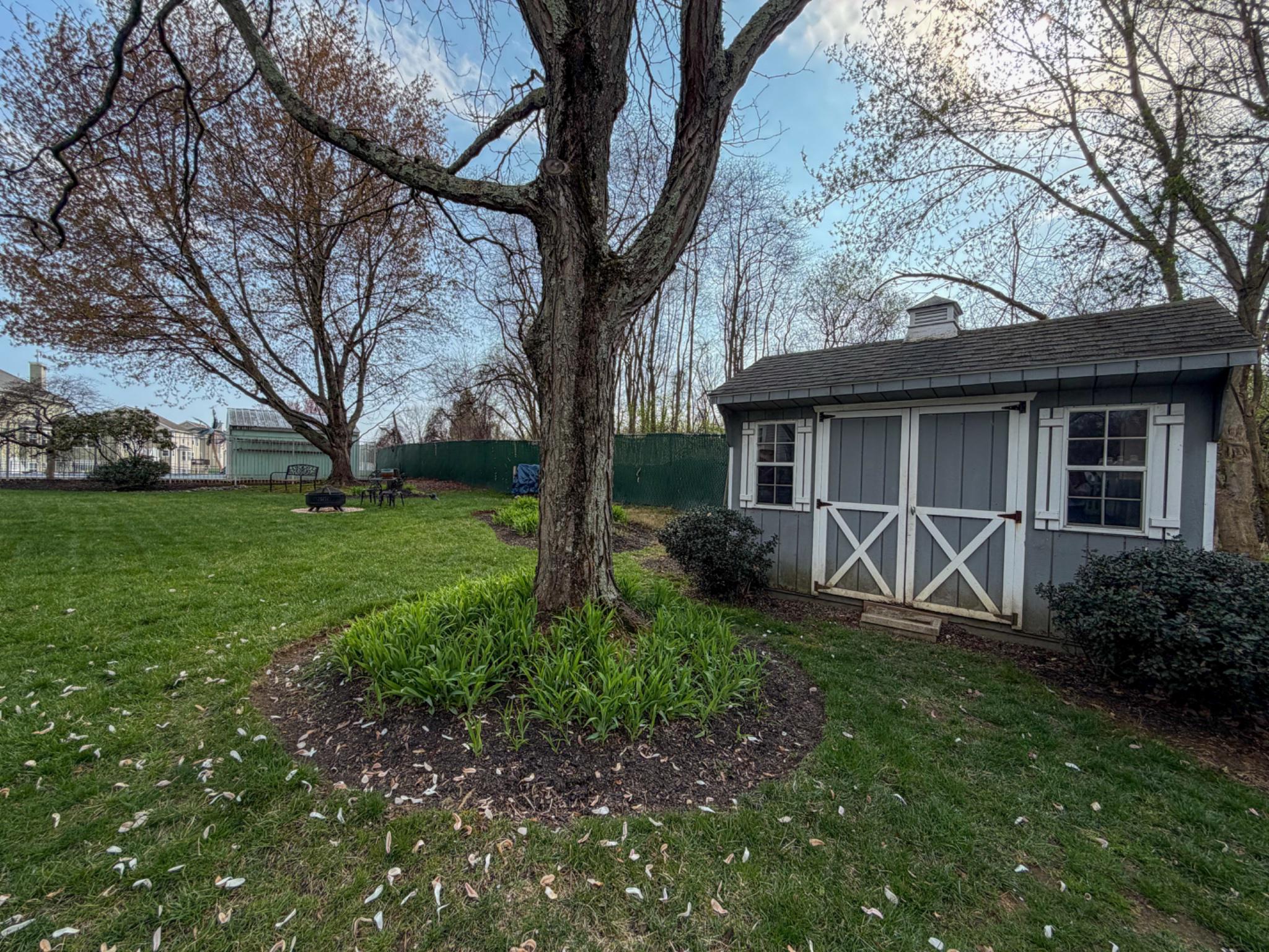 40 GREEN MEADOW DRIVE