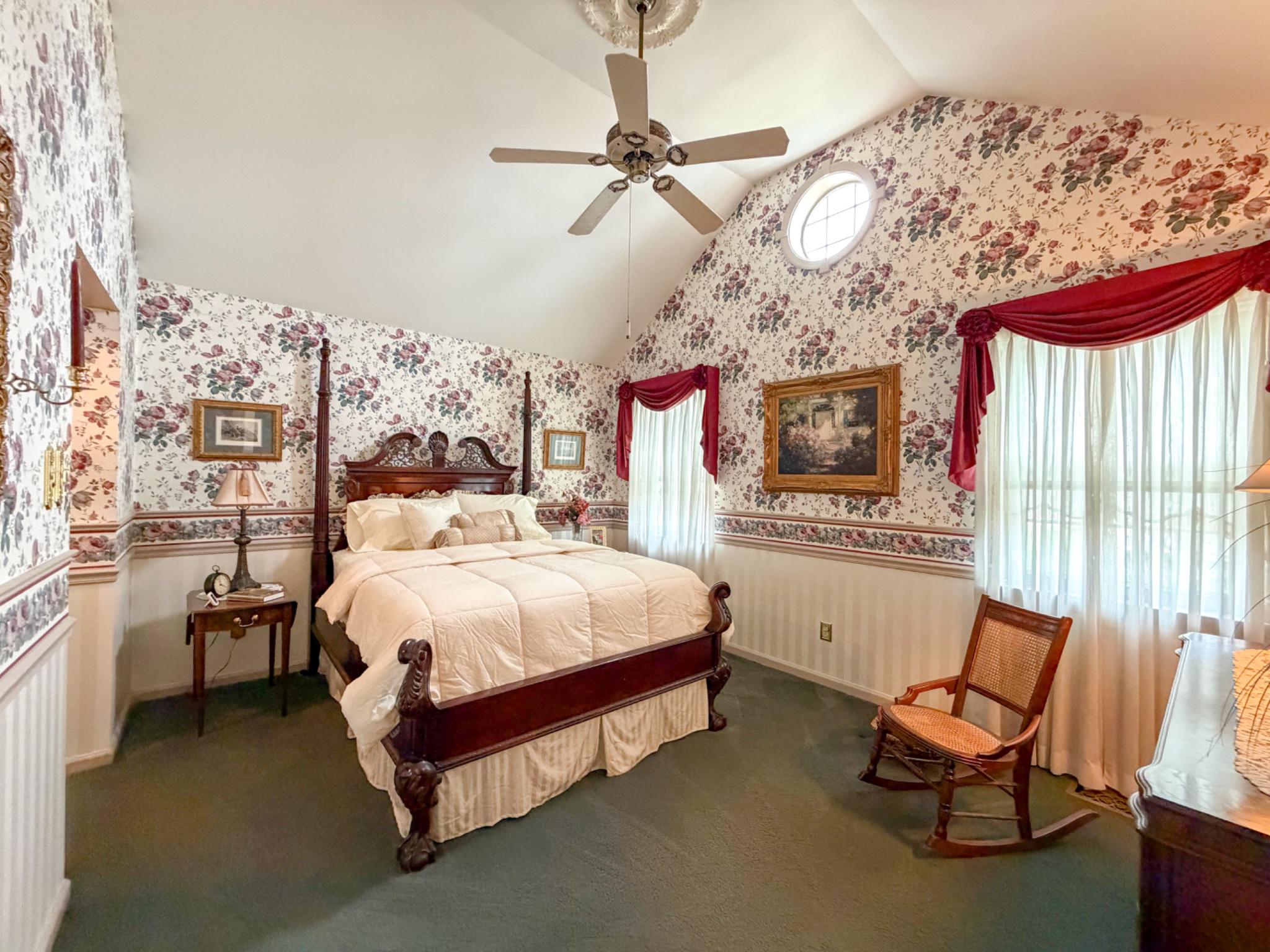 40 GREEN MEADOW DRIVE