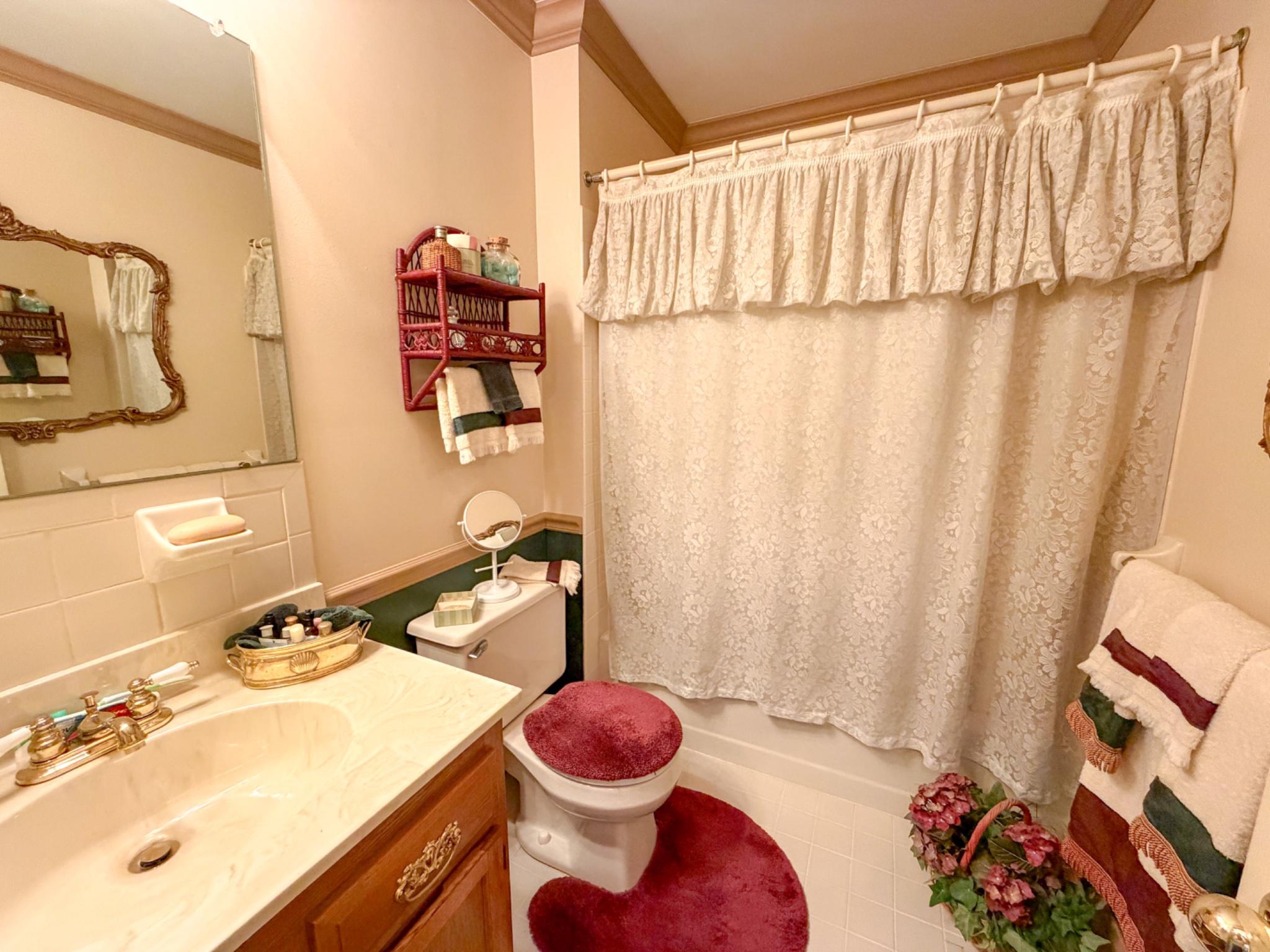 40 GREEN MEADOW DRIVE