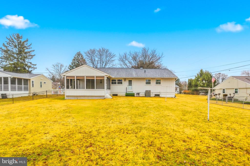 212 N LAKE DRIVE