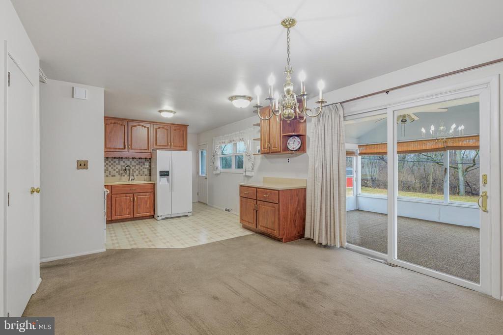 212 N LAKE DRIVE