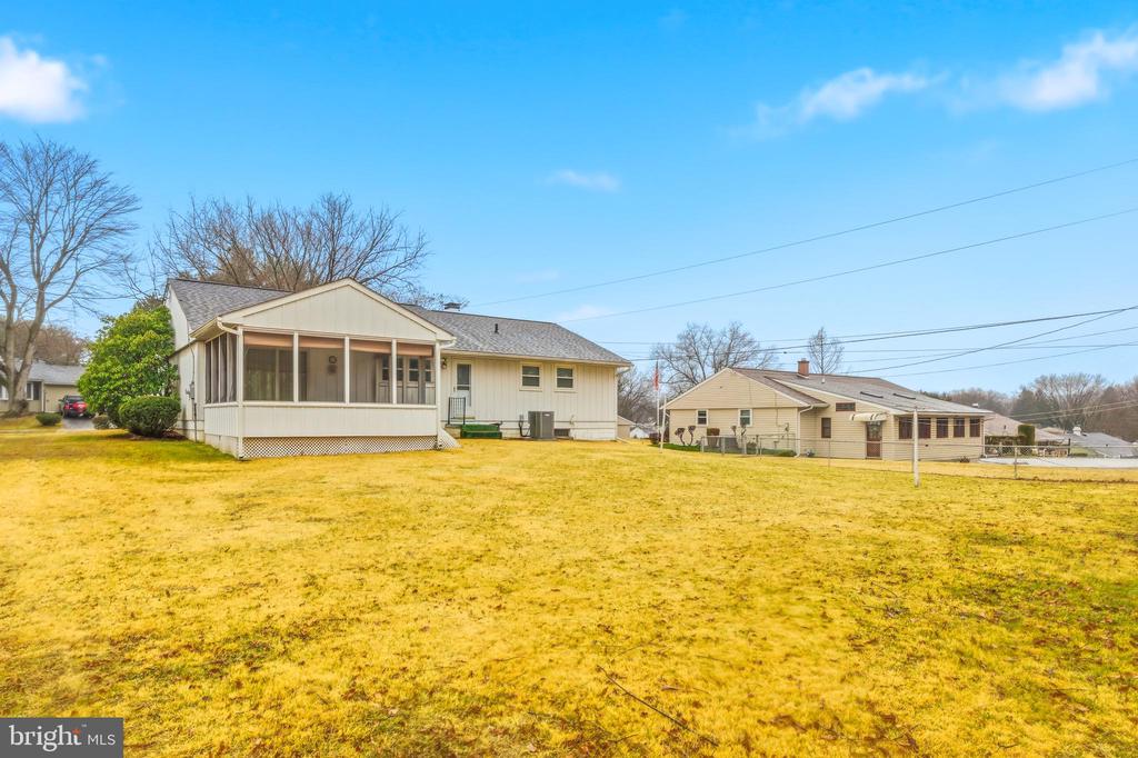 212 N LAKE DRIVE