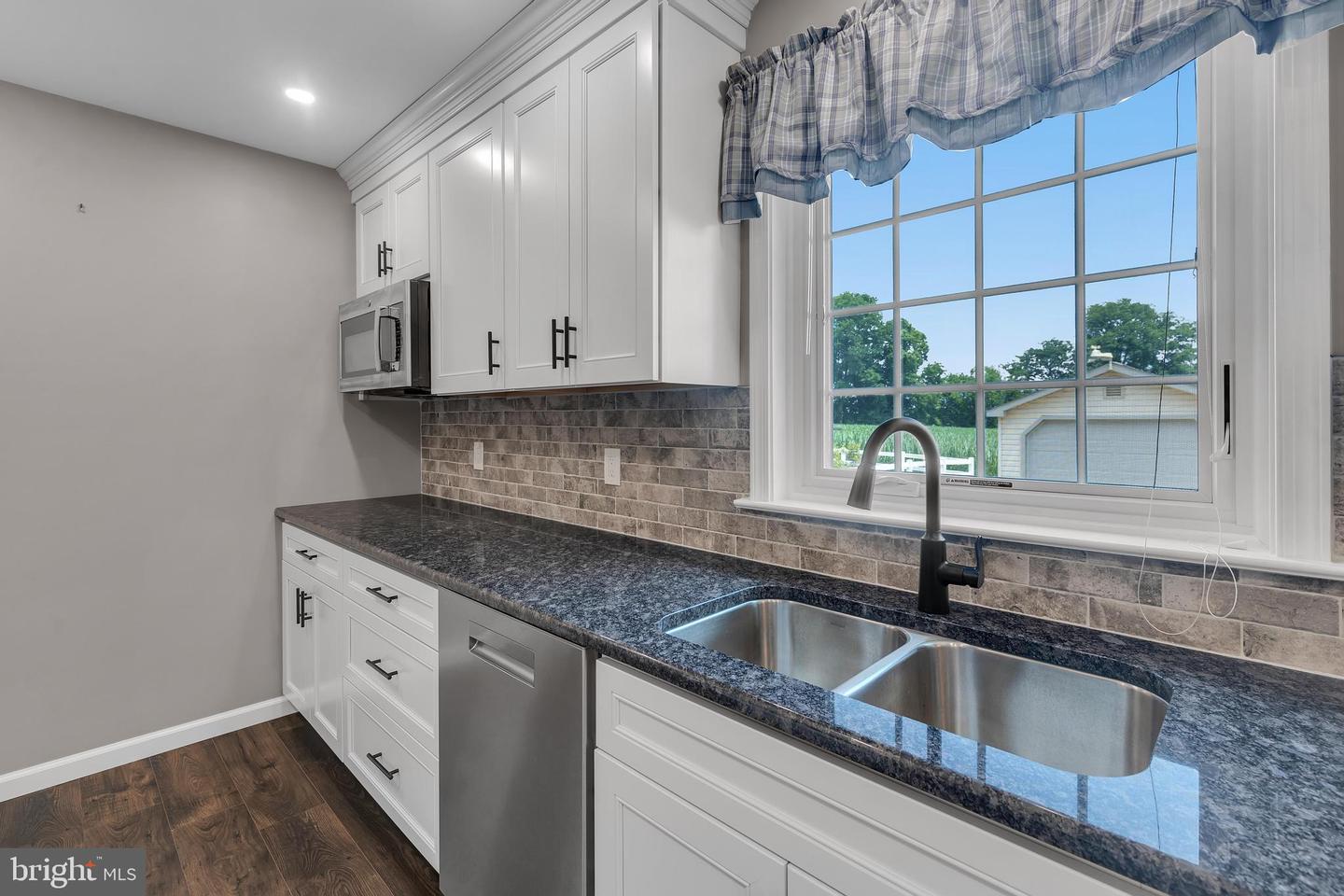 210 Broadmoor Dr