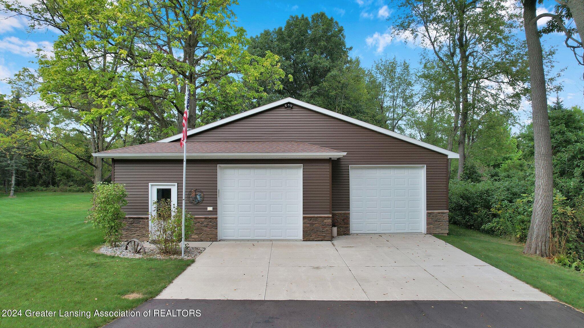 6235 E Round Lake Road