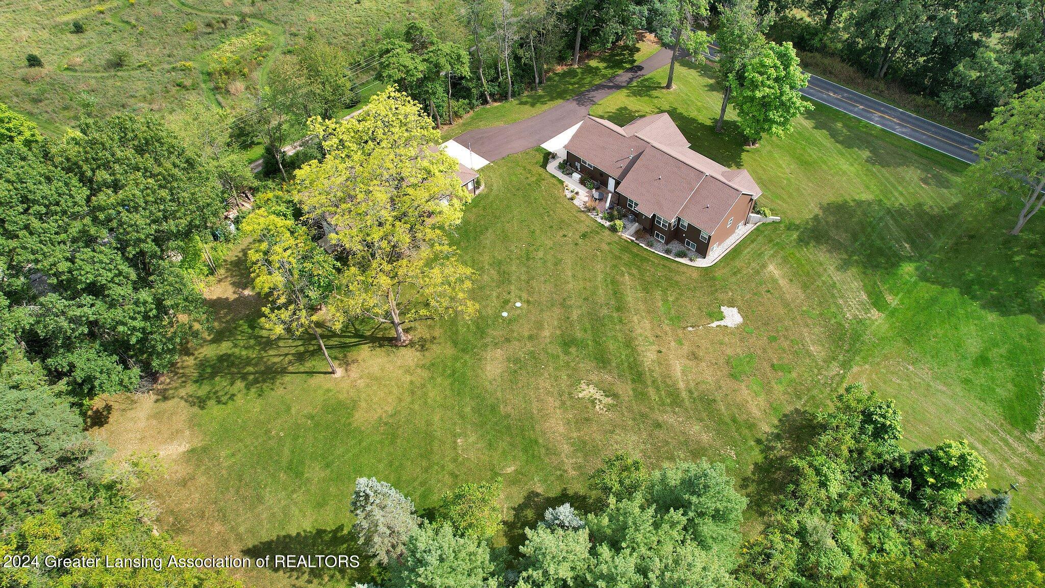 6235 E Round Lake Road