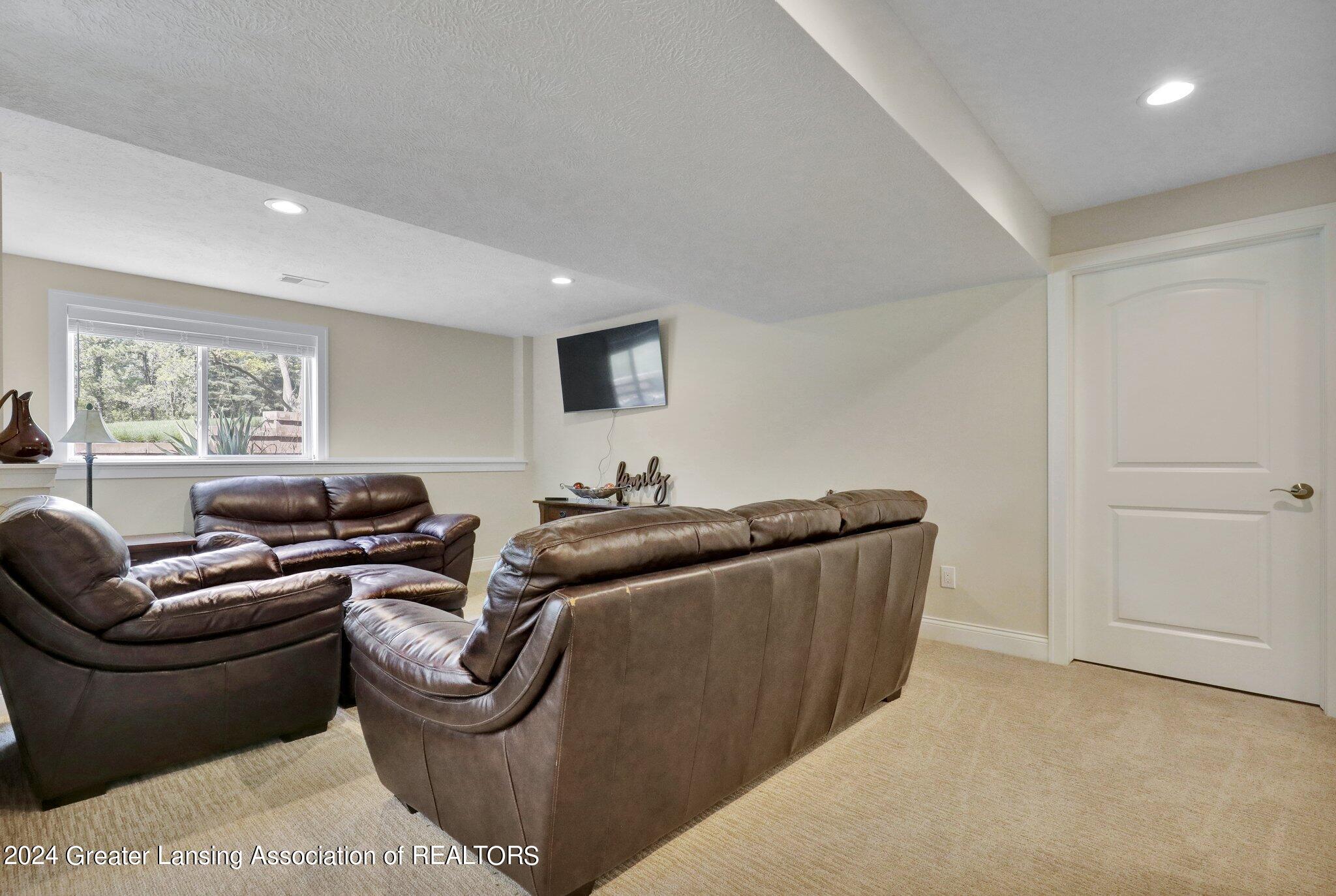 6235 E Round Lake Road