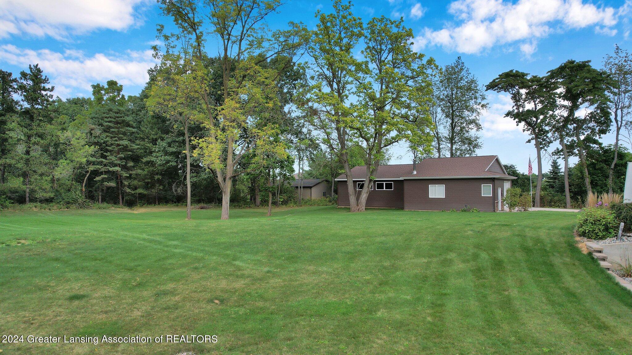 6235 E Round Lake Road