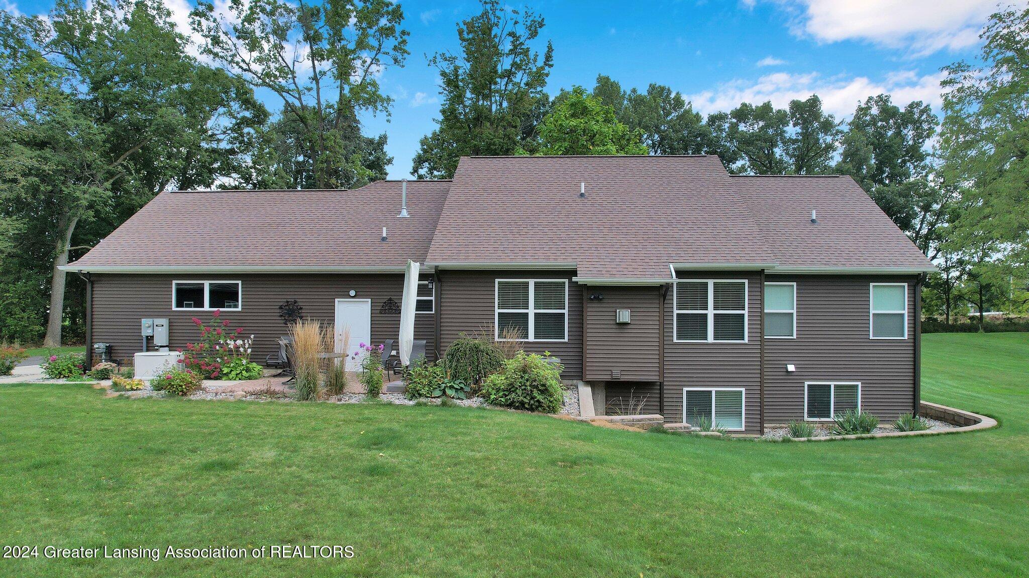 6235 E Round Lake Road