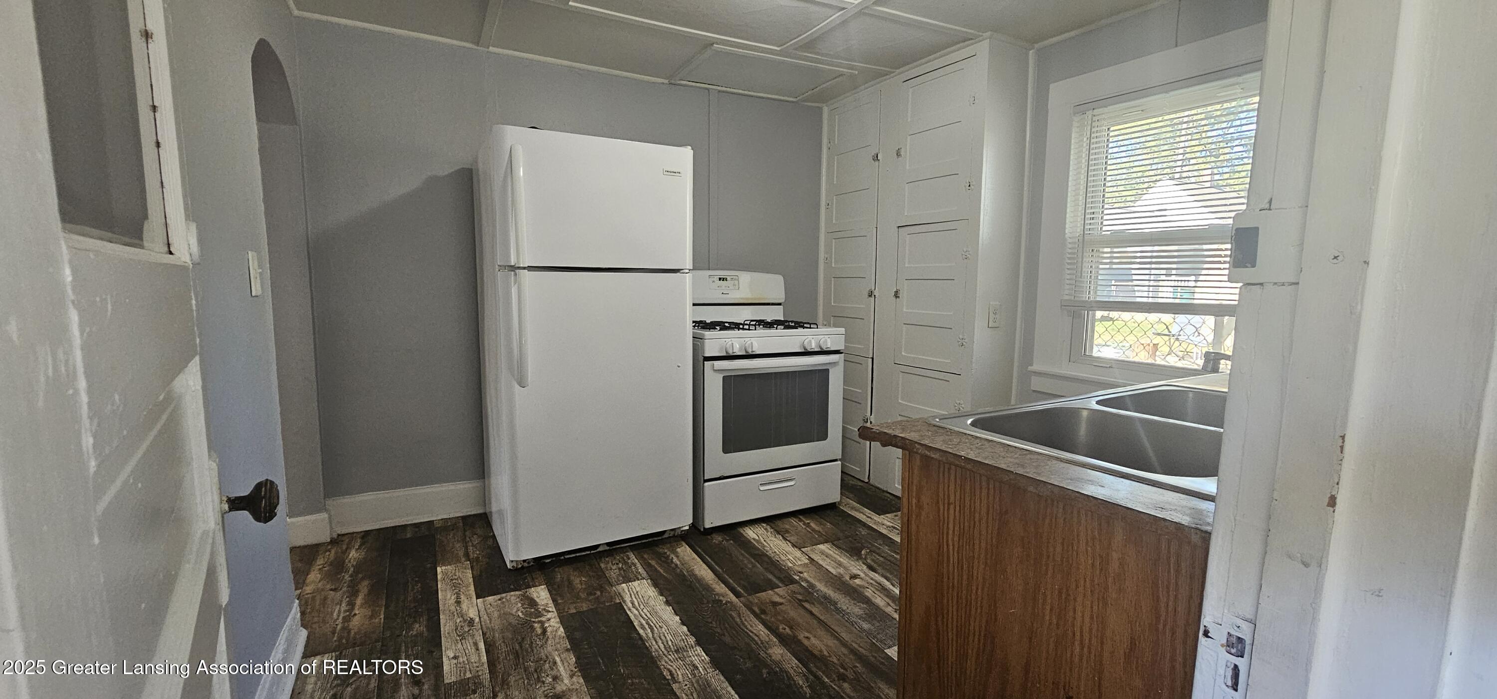 3725 Parkway Drive