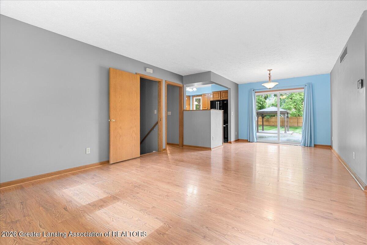 3445 Dorothy Lane