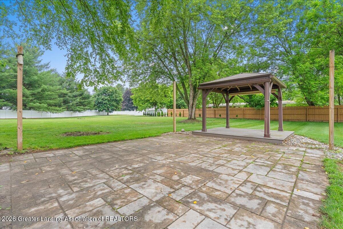 3445 Dorothy Lane