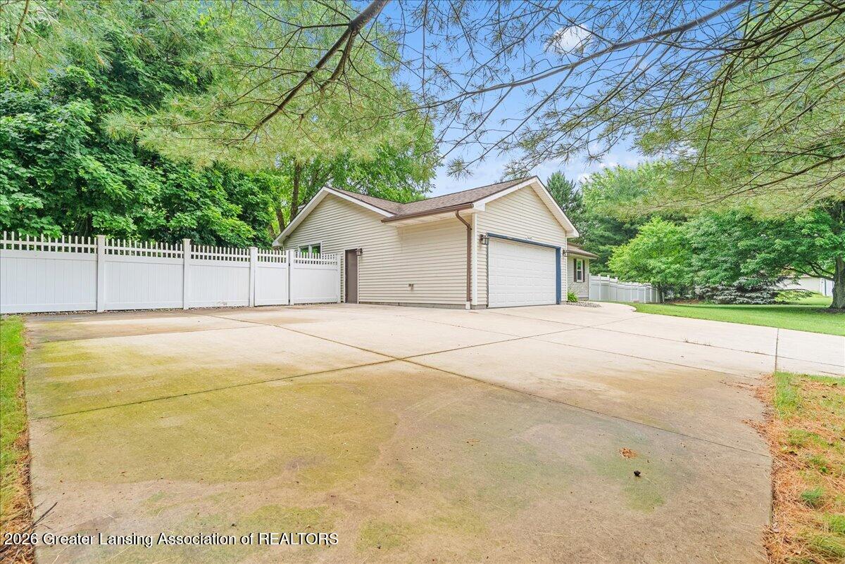 3445 Dorothy Lane