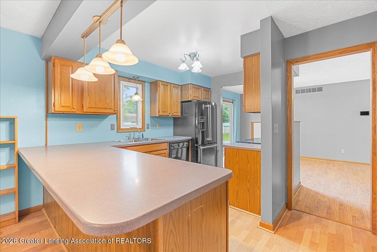 3445 Dorothy Lane