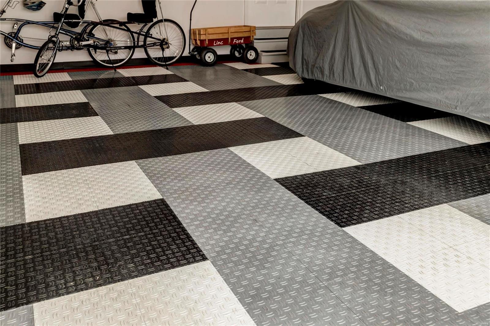 176 Woodland Place Court