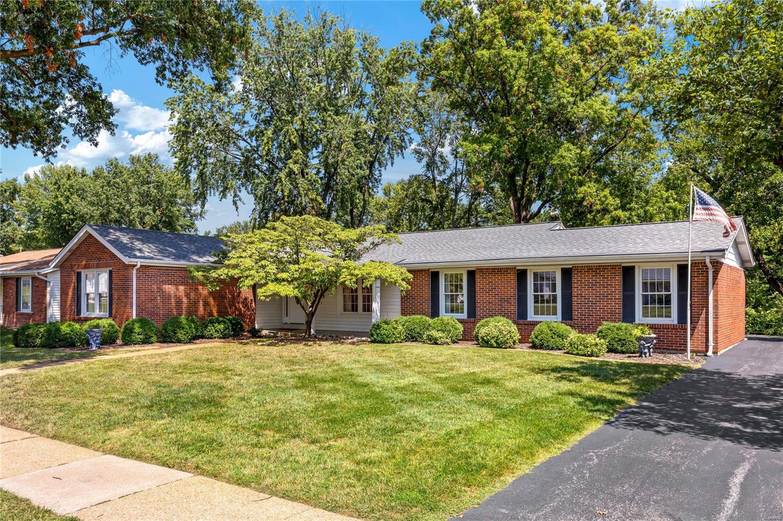 20 White Plains Drive