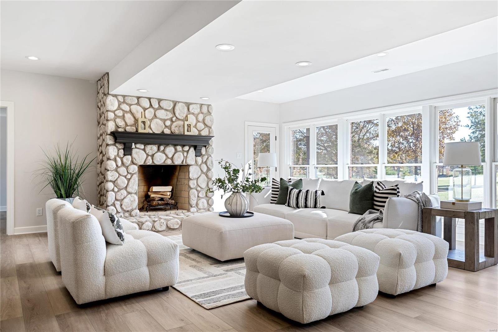 125 Roehampton Lane