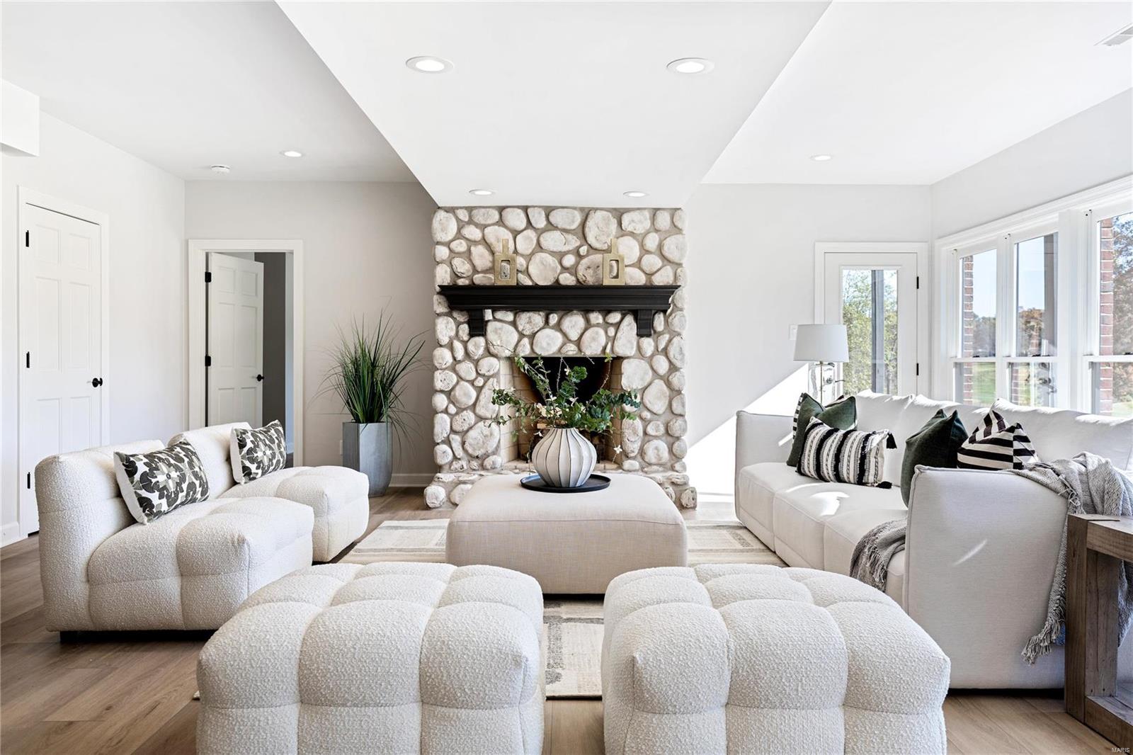 125 Roehampton Lane