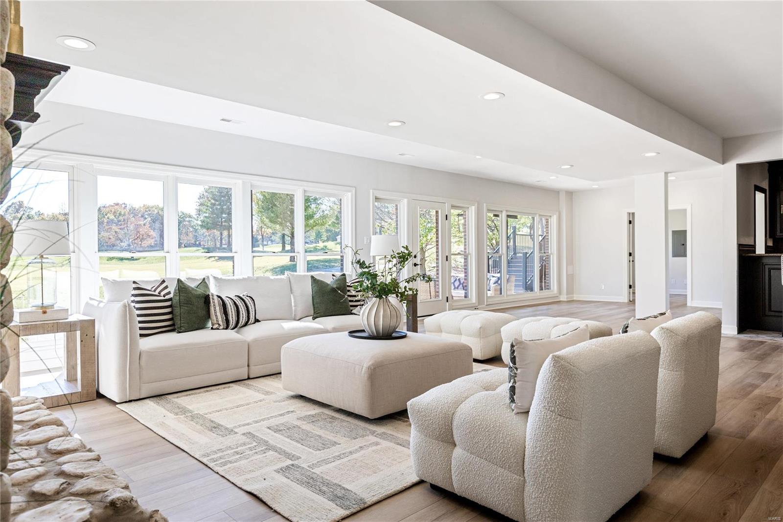 125 Roehampton Lane