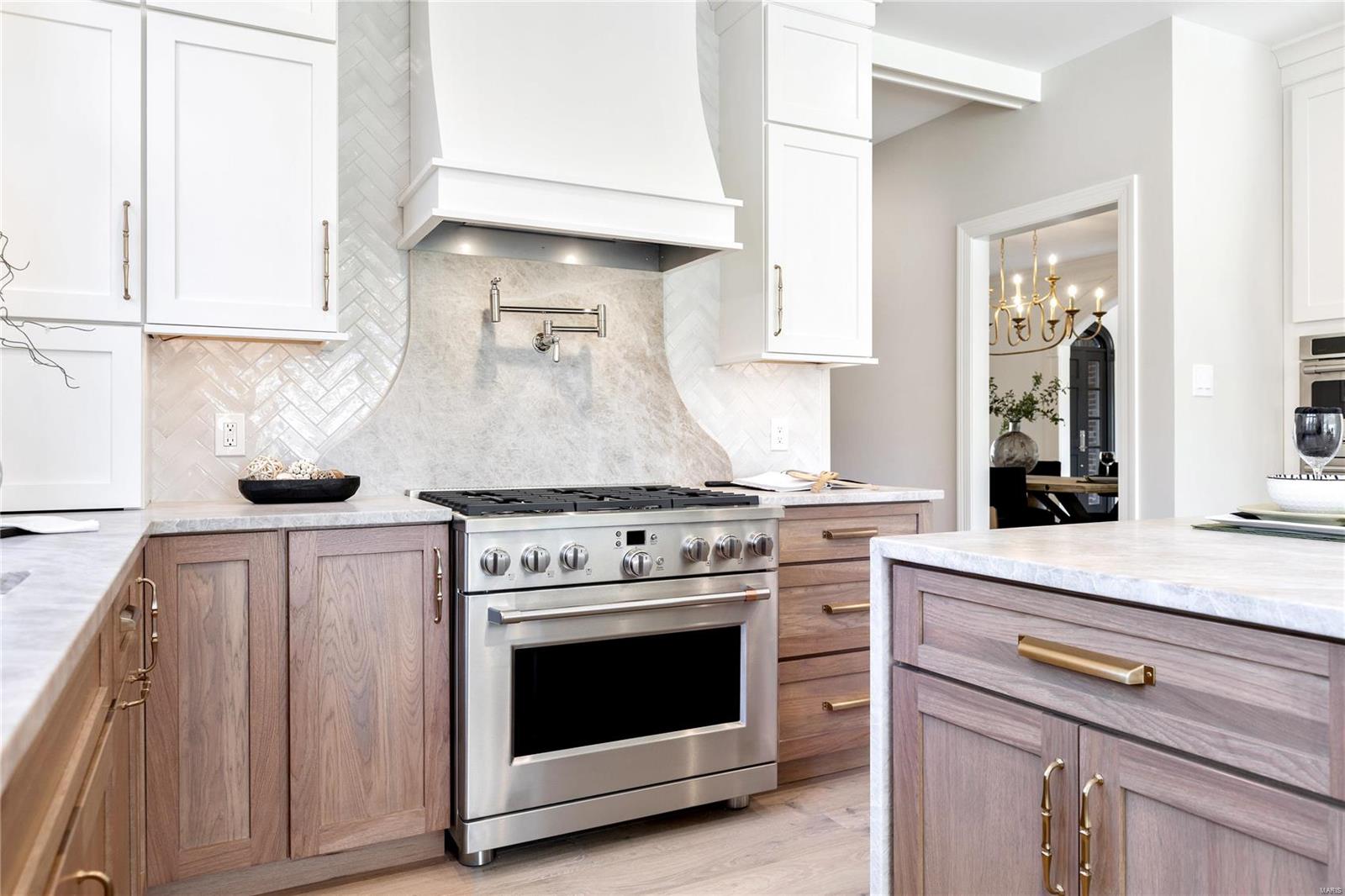 125 Roehampton Lane