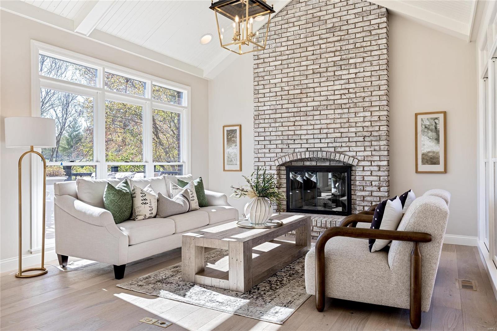 125 Roehampton Lane