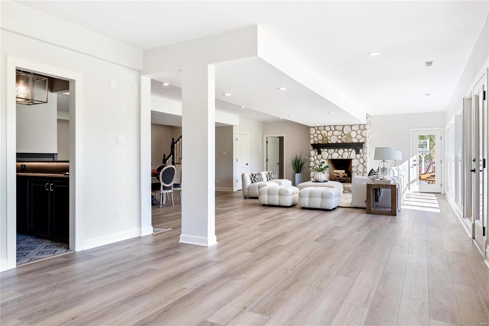 125 Roehampton Lane