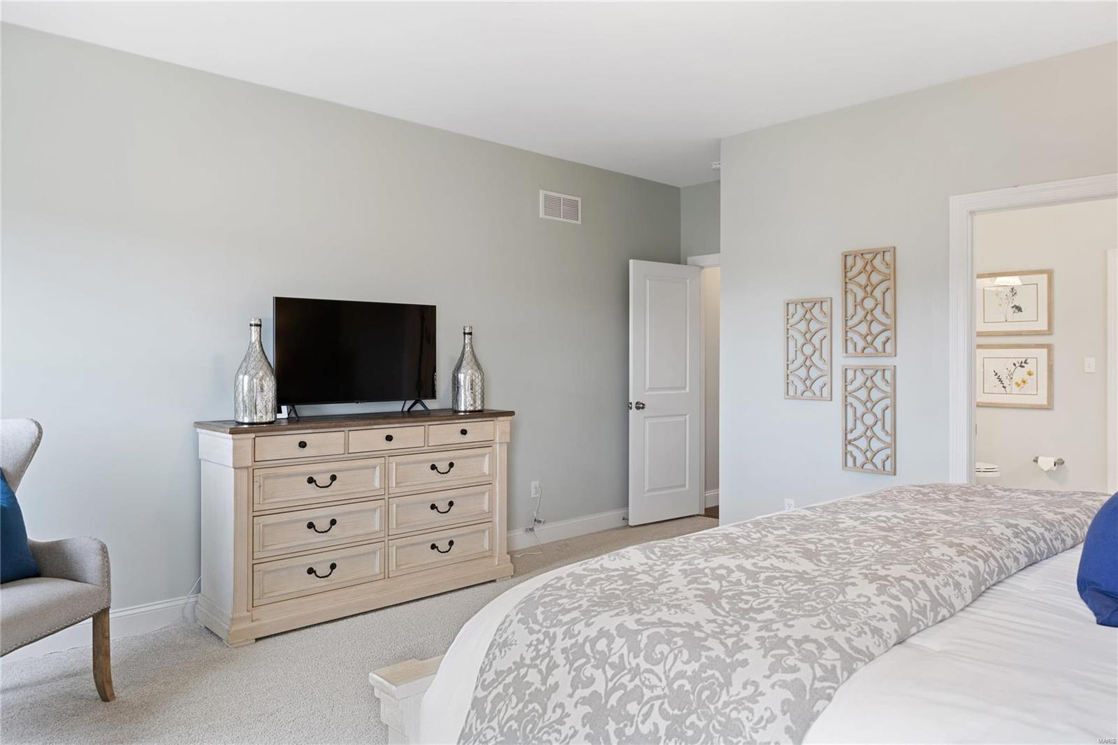 1323 Bloomfield Drive