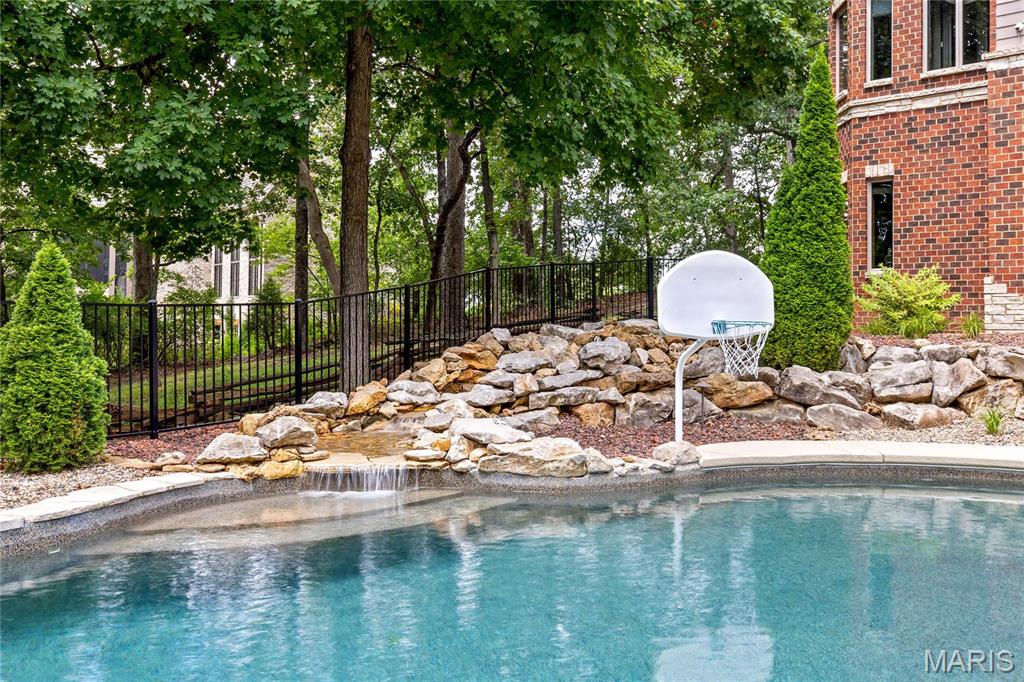 4 Upper Whitmoor Drive