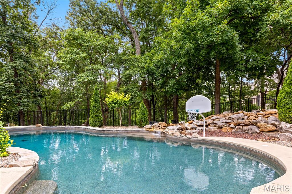 4 Upper Whitmoor Drive