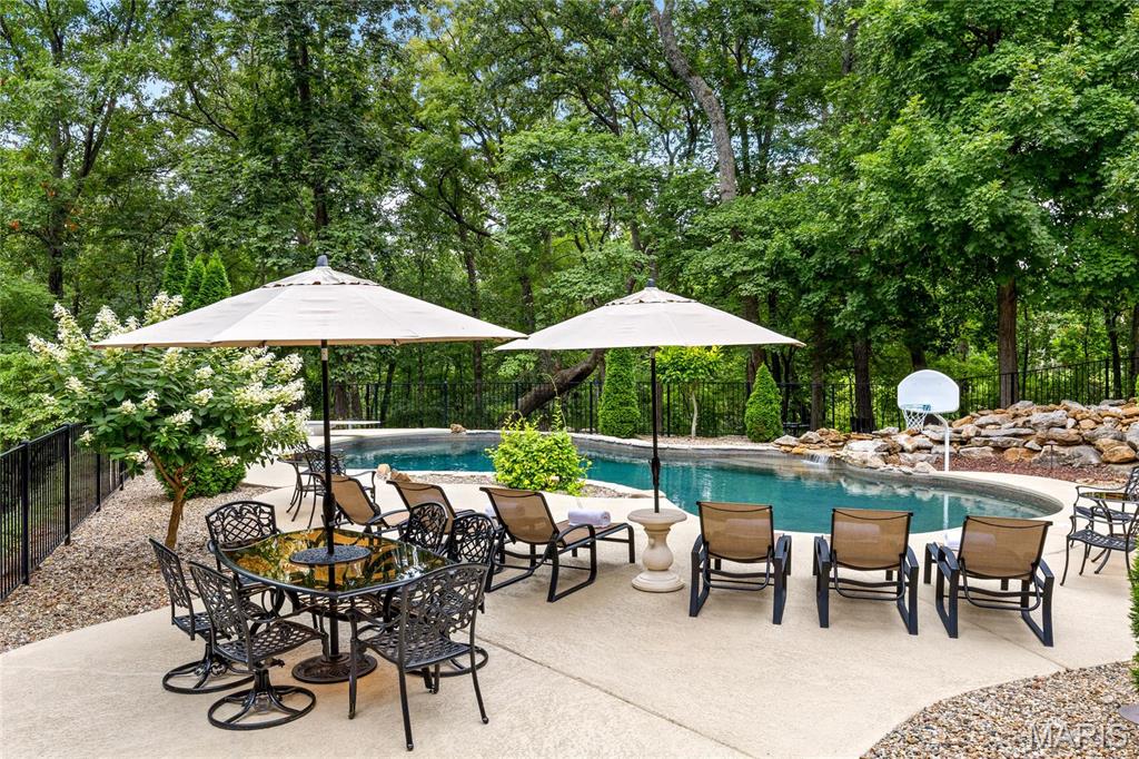 4 Upper Whitmoor Drive