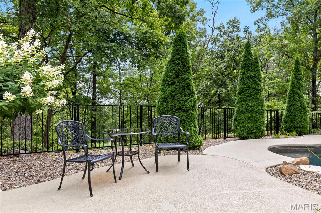 4 Upper Whitmoor Drive