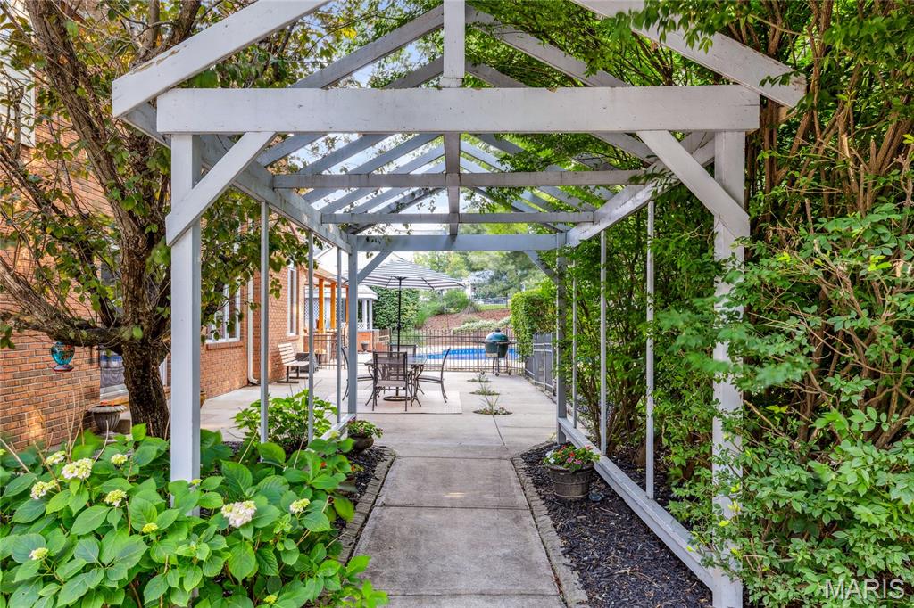 2969 Greenleaf Drive