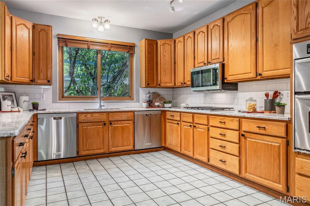 2969 Greenleaf Drive