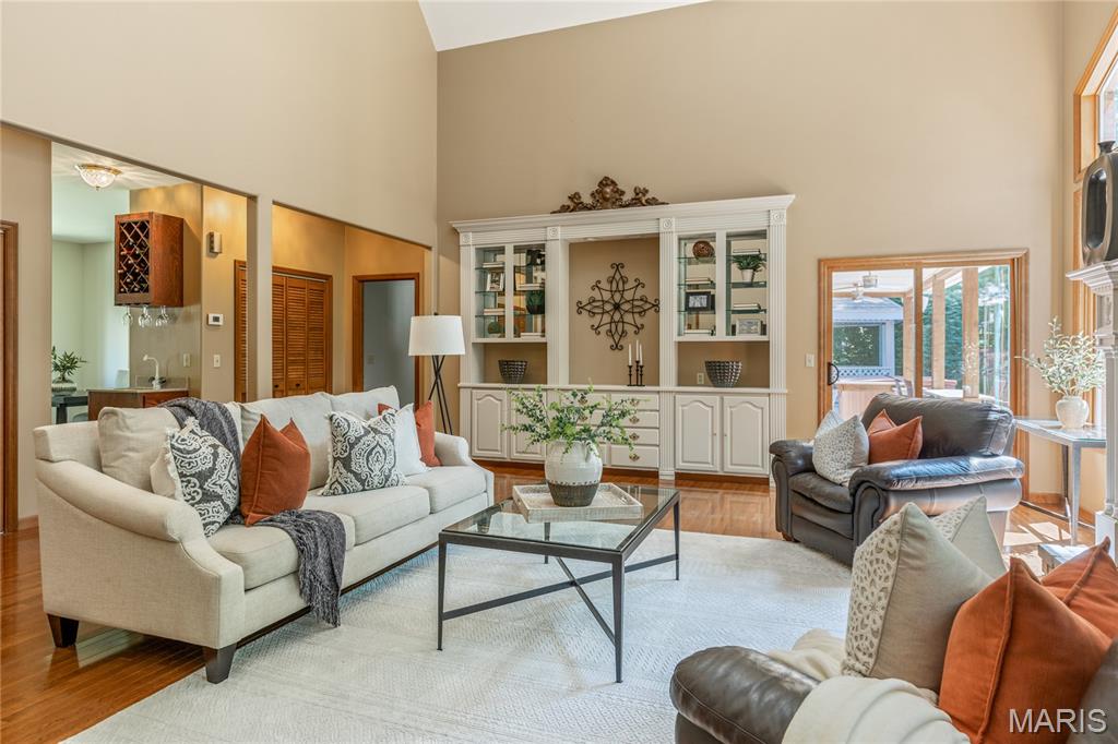 2969 Greenleaf Drive