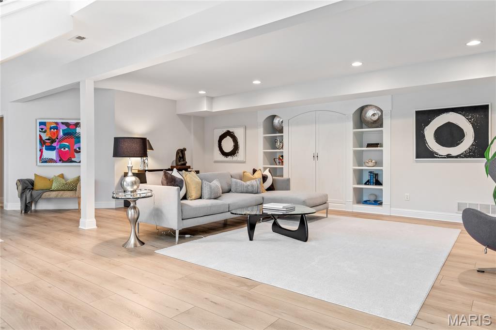 754 Southbrook Forest