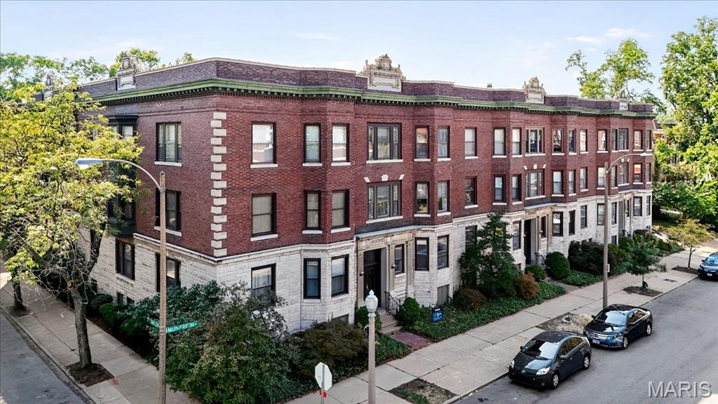 4512 McPherson Avenue Unit: 1W