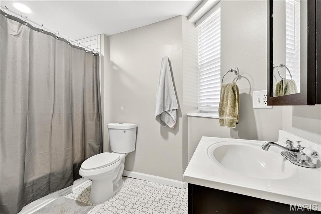 4512 McPherson Avenue Unit: 1W