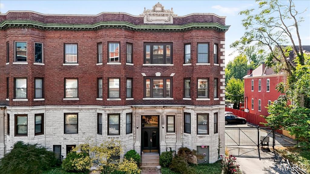 4512 McPherson Avenue Unit: 1W