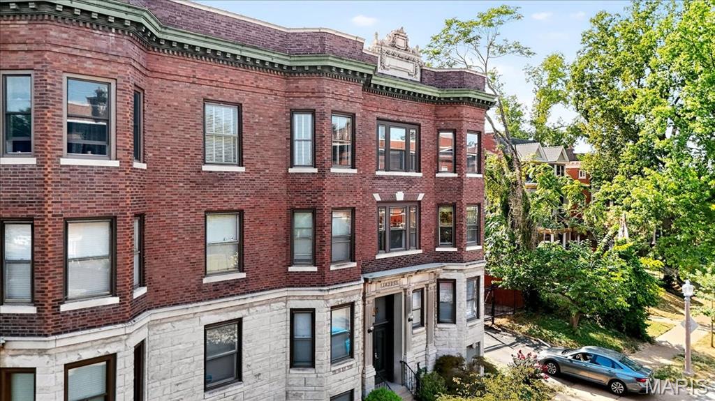 4512 McPherson Avenue Unit: 1W