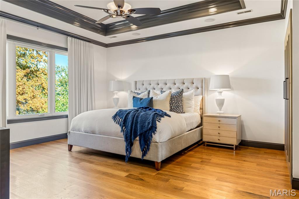 7233 Forsyth Boulevard